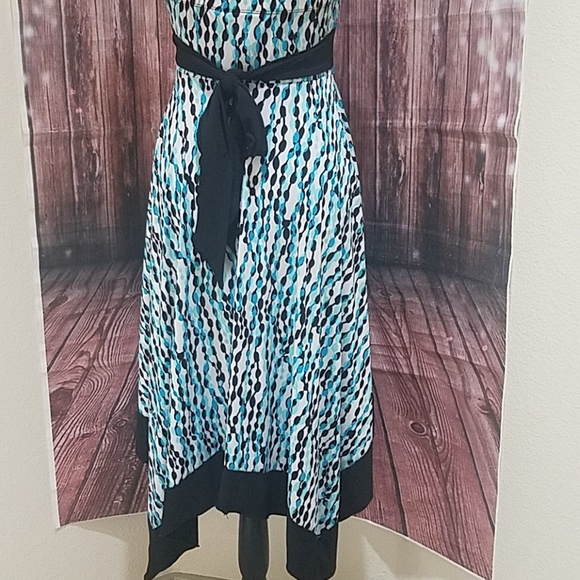 Speechless halter dress with assymmetrical fall - Picture 4 of 6